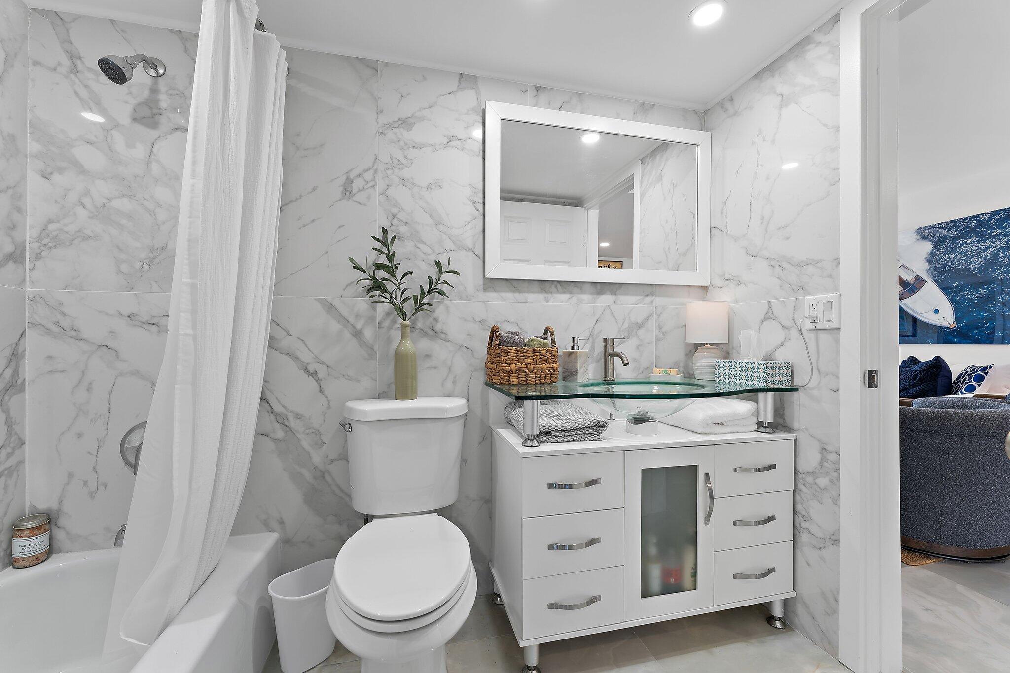 21 Yacht Club Drive 204