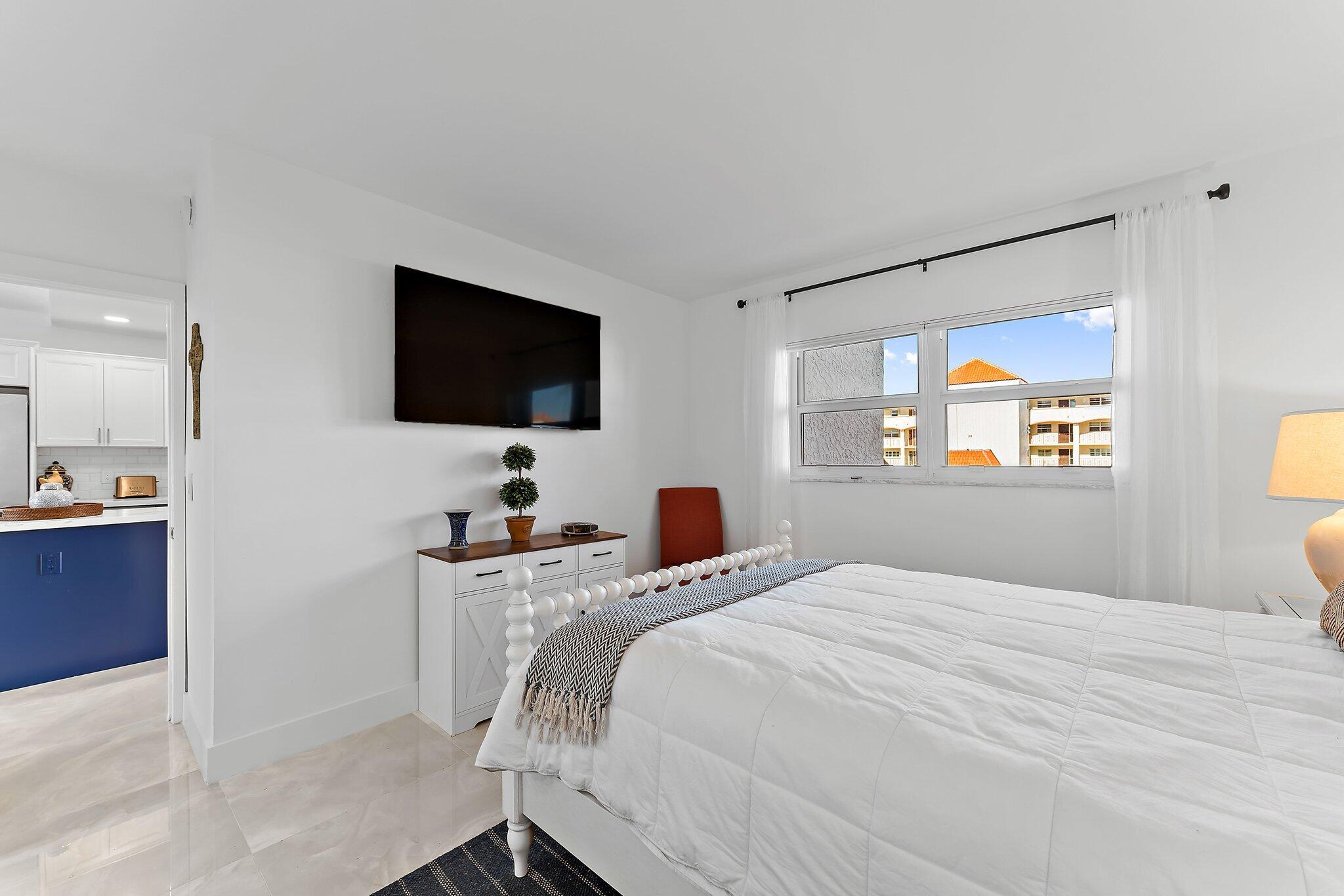 21 Yacht Club Drive 204