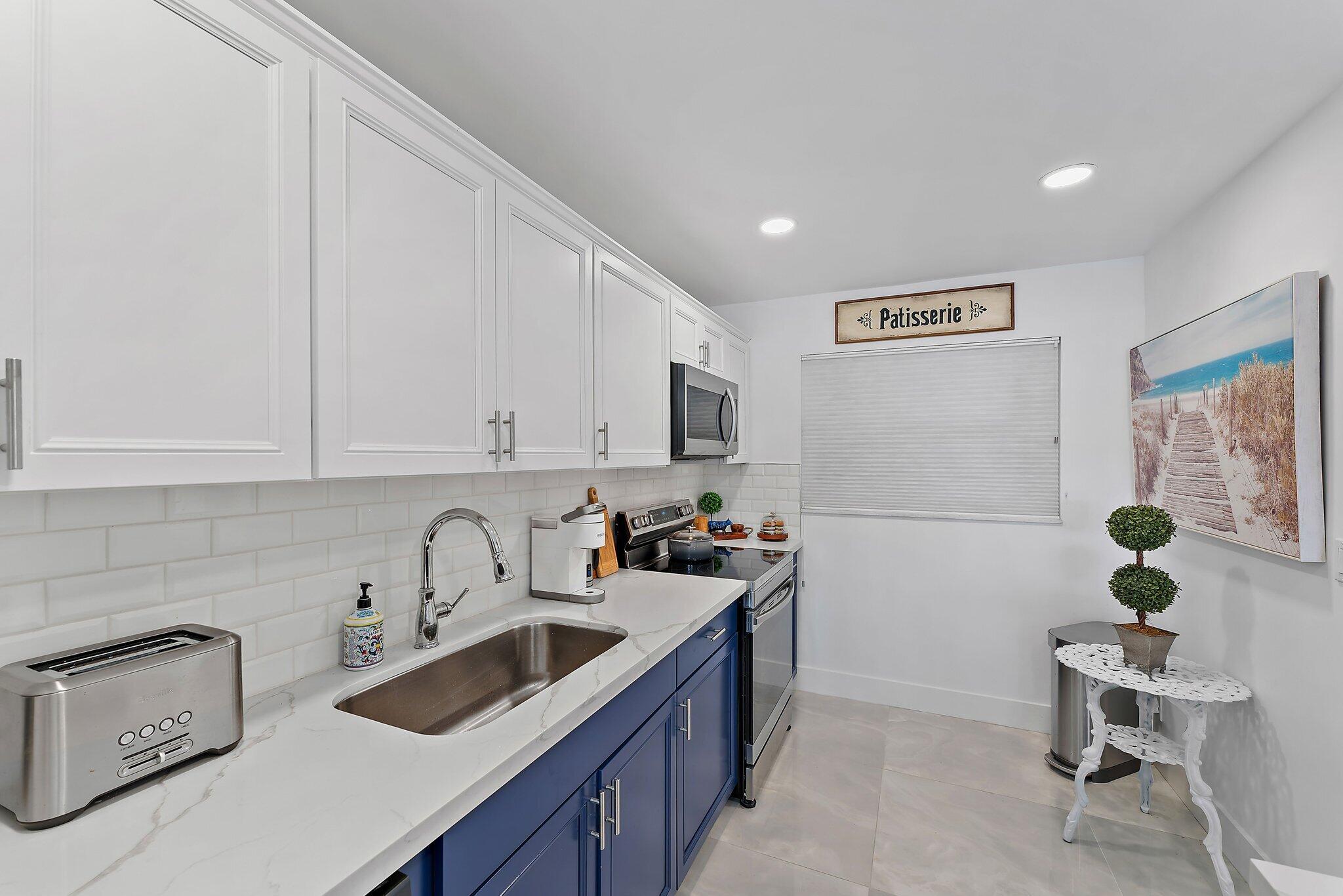21 Yacht Club Drive 204