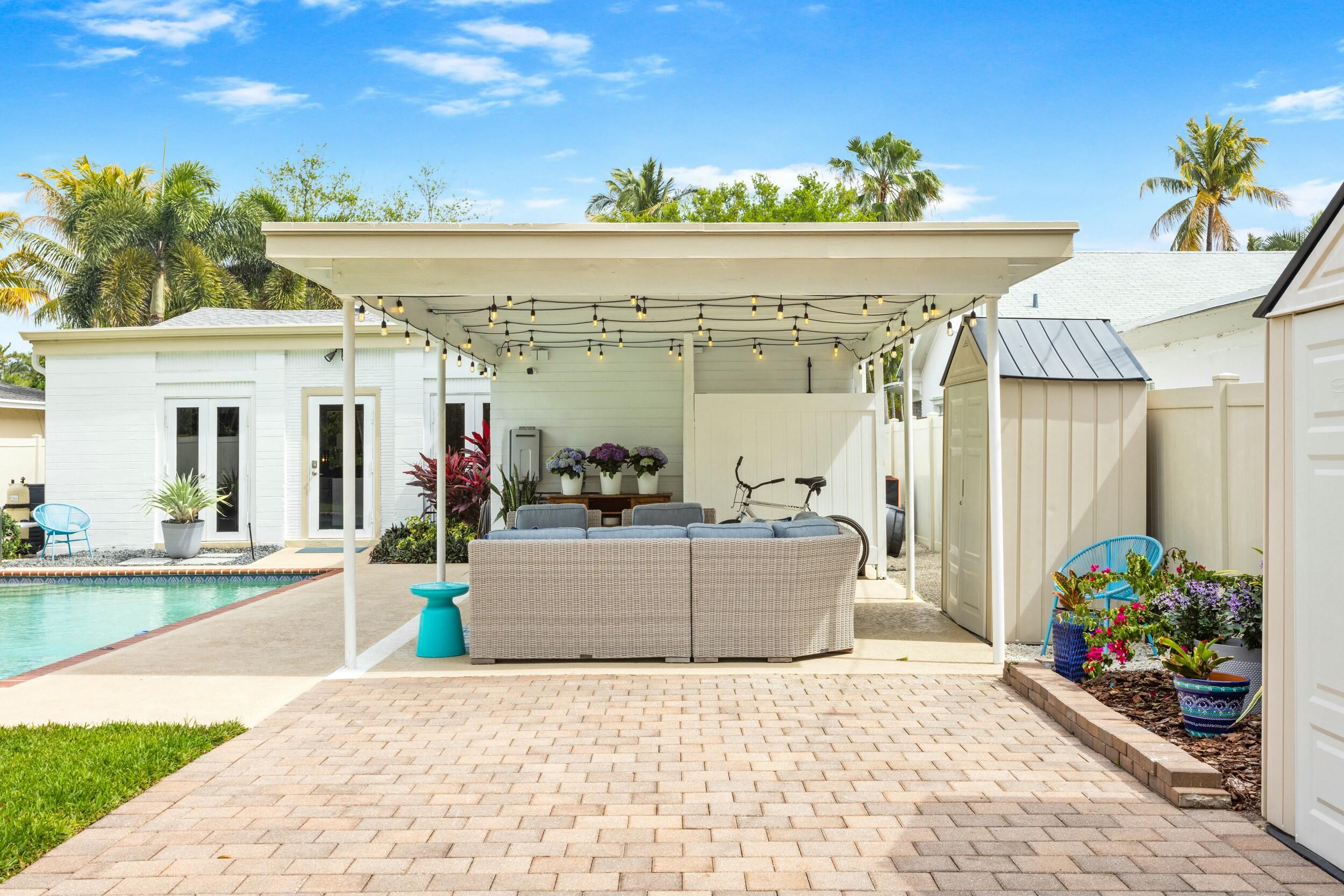 1009 S Palmway