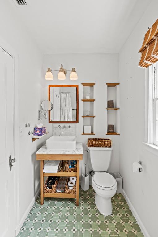 228 Walton Boulevard