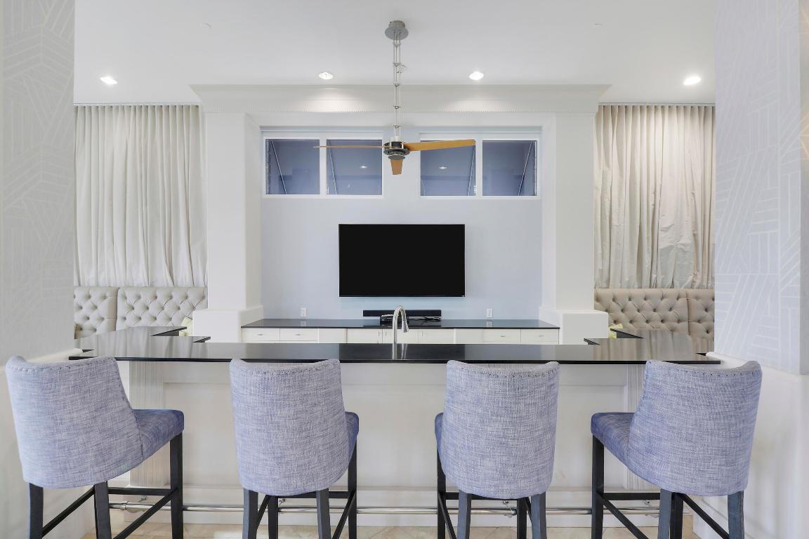 255 Evernia Street 801