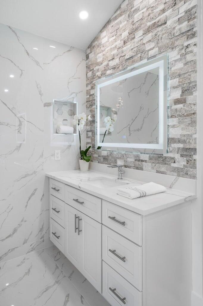 18721 SE River Ridge Road