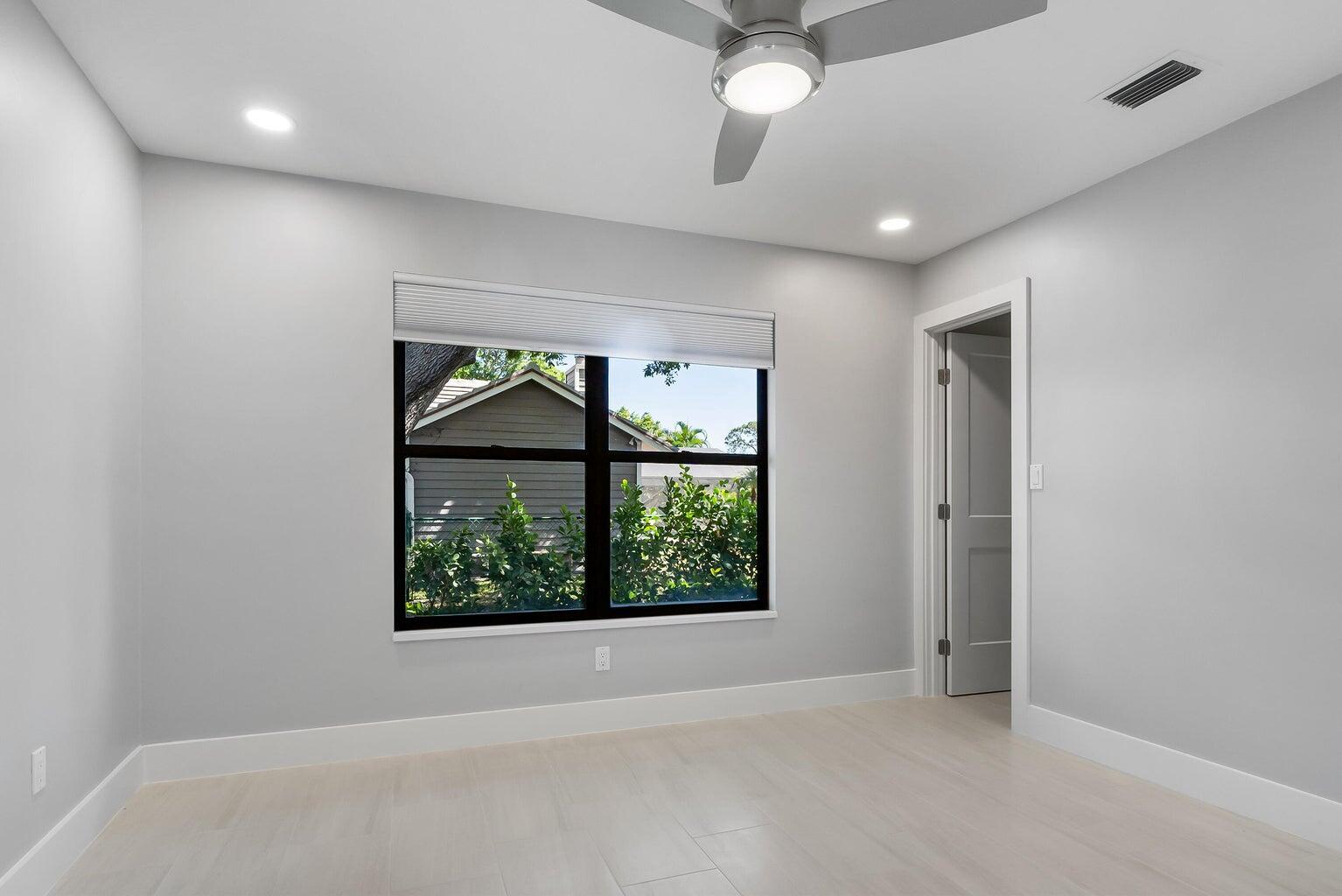 18721 SE River Ridge Road