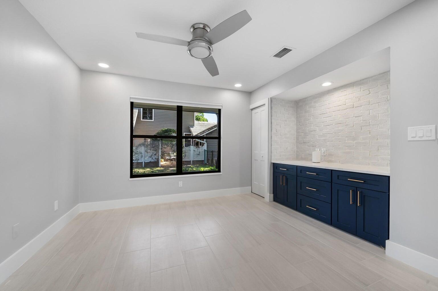 18721 SE River Ridge Road