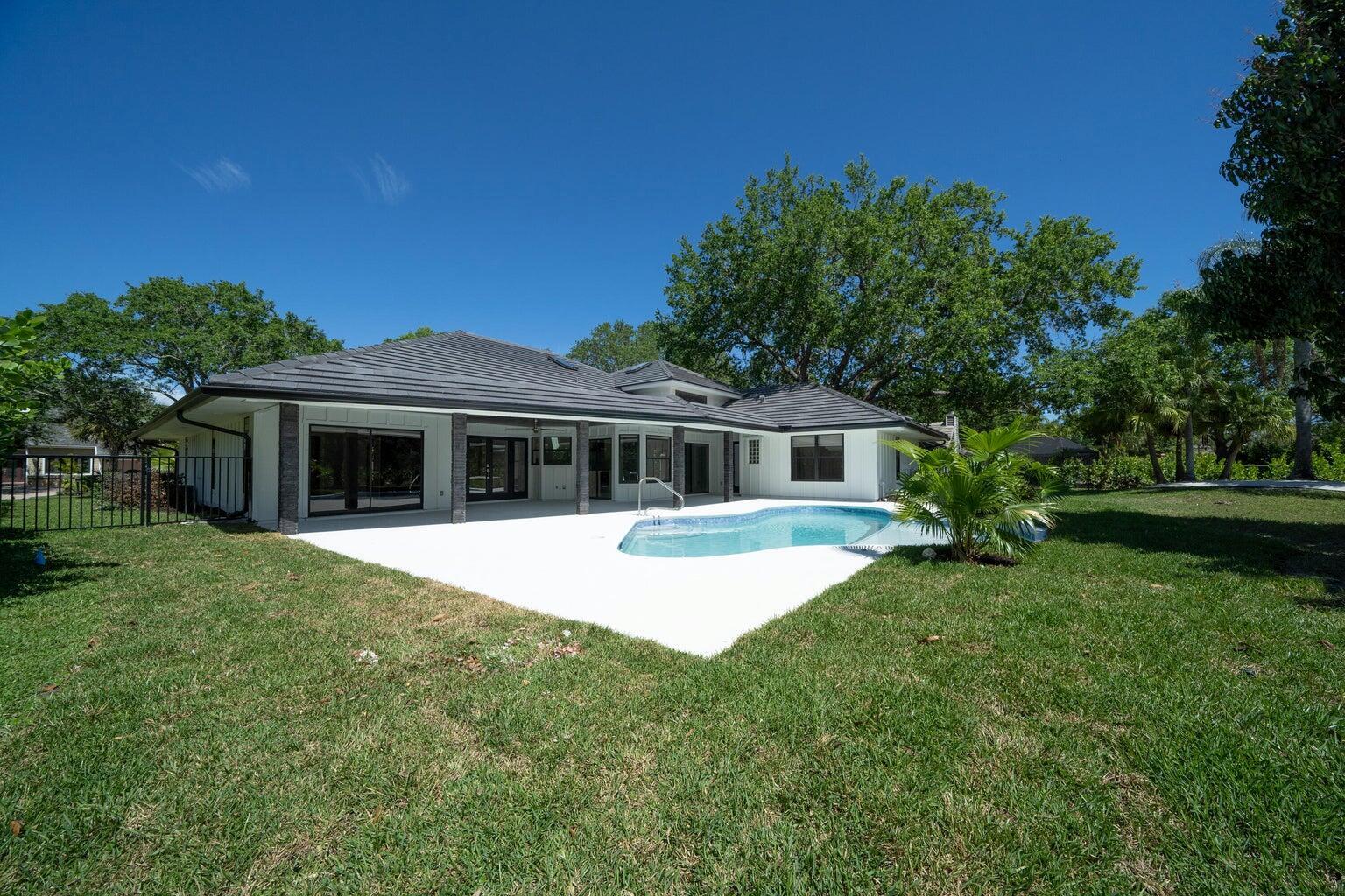 18721 SE River Ridge Road