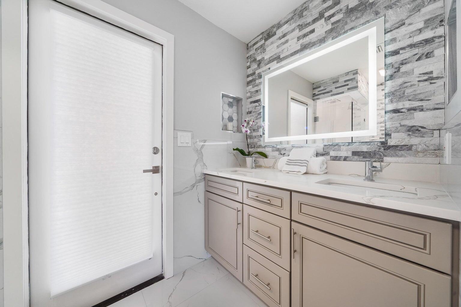 18721 SE River Ridge Road