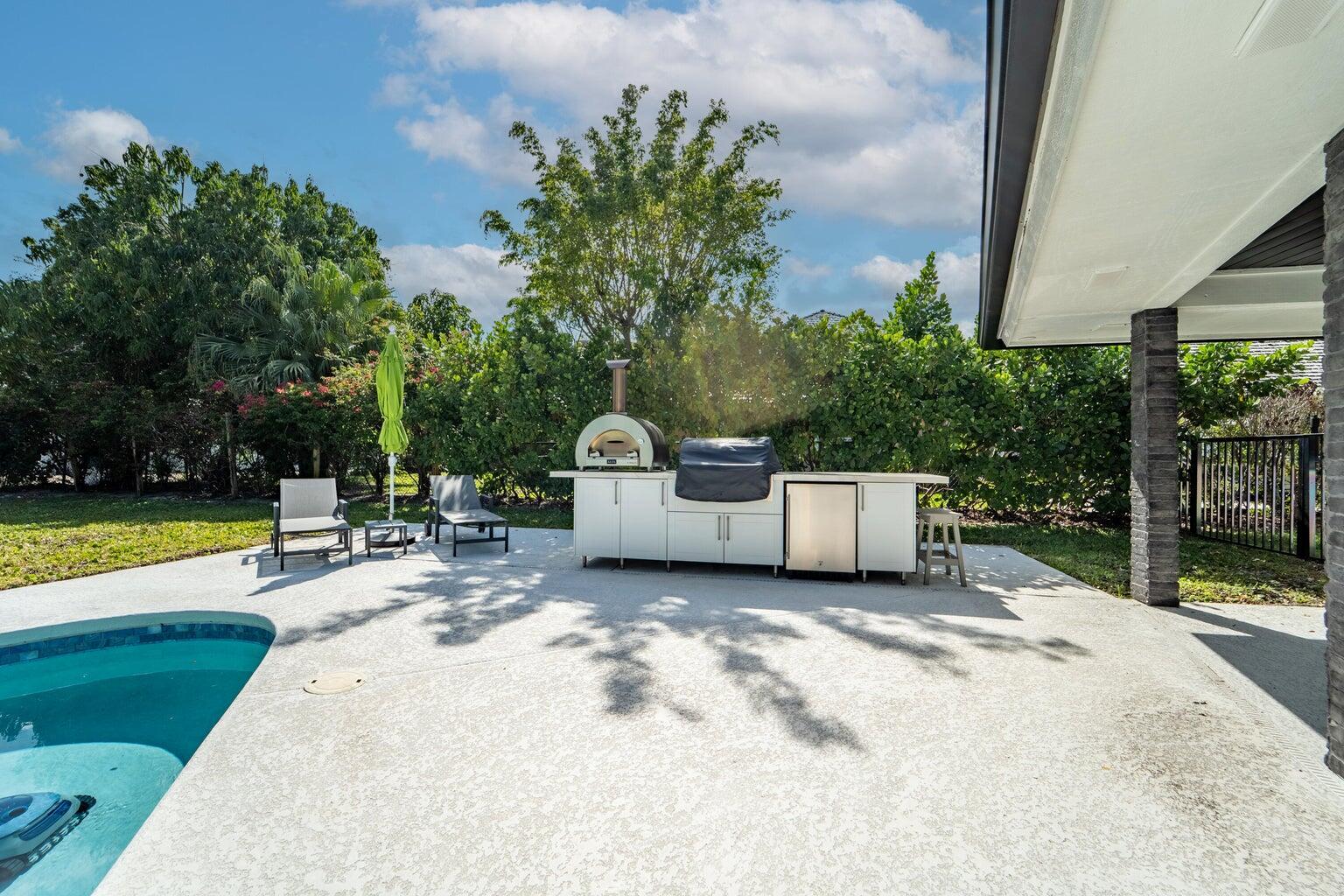 18721 SE River Ridge Road