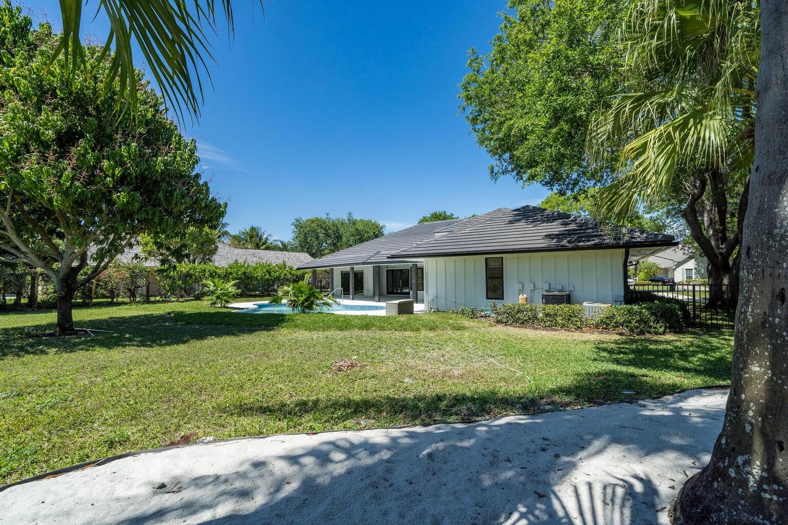 18721 SE River Ridge Road