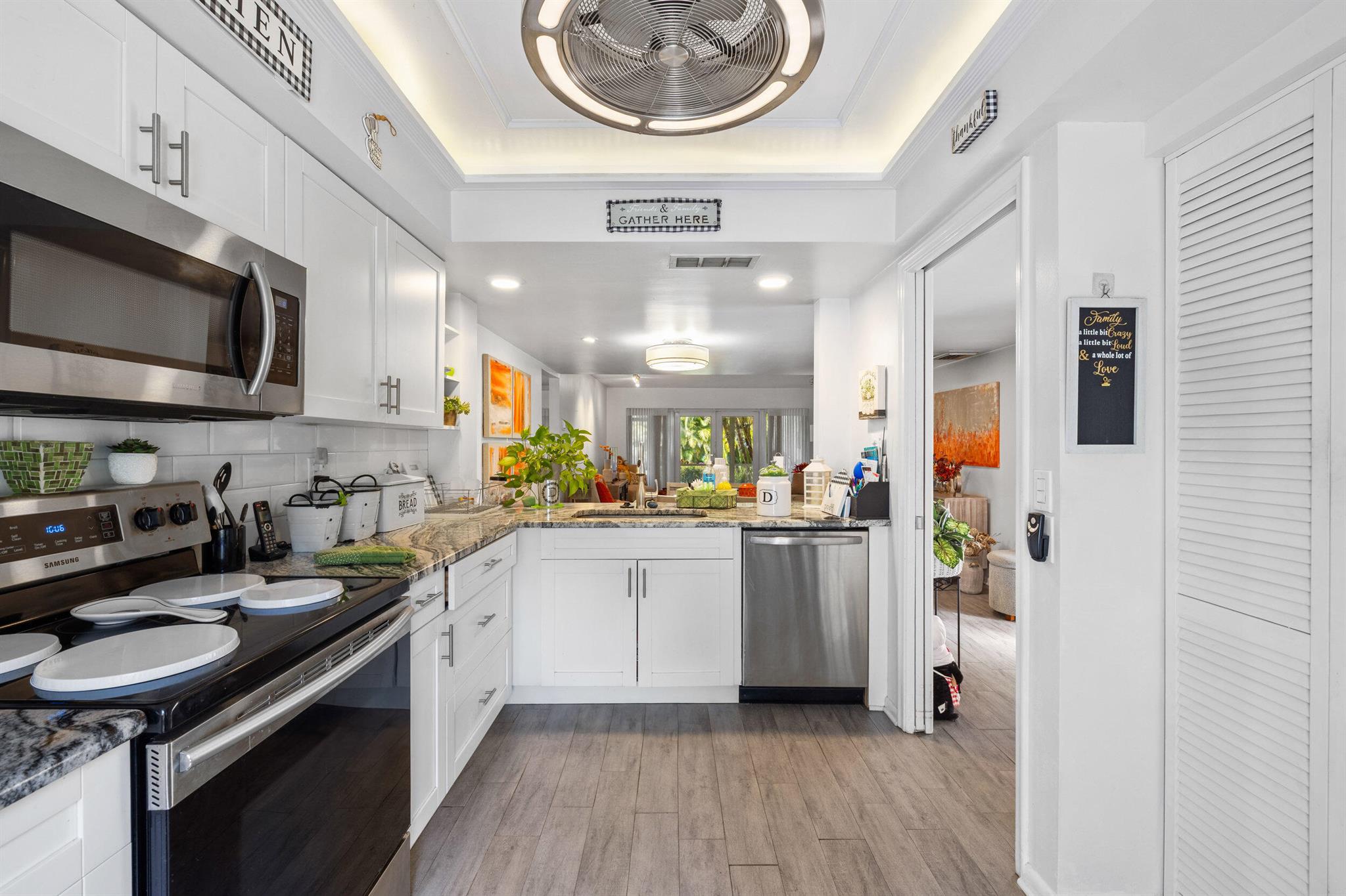 1801 Consulate Place 101