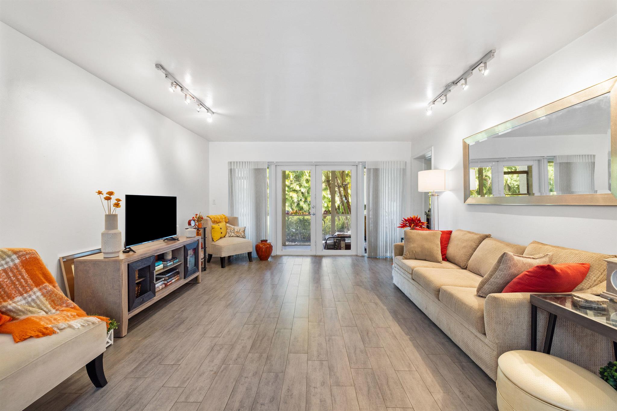 1801 Consulate Place 101