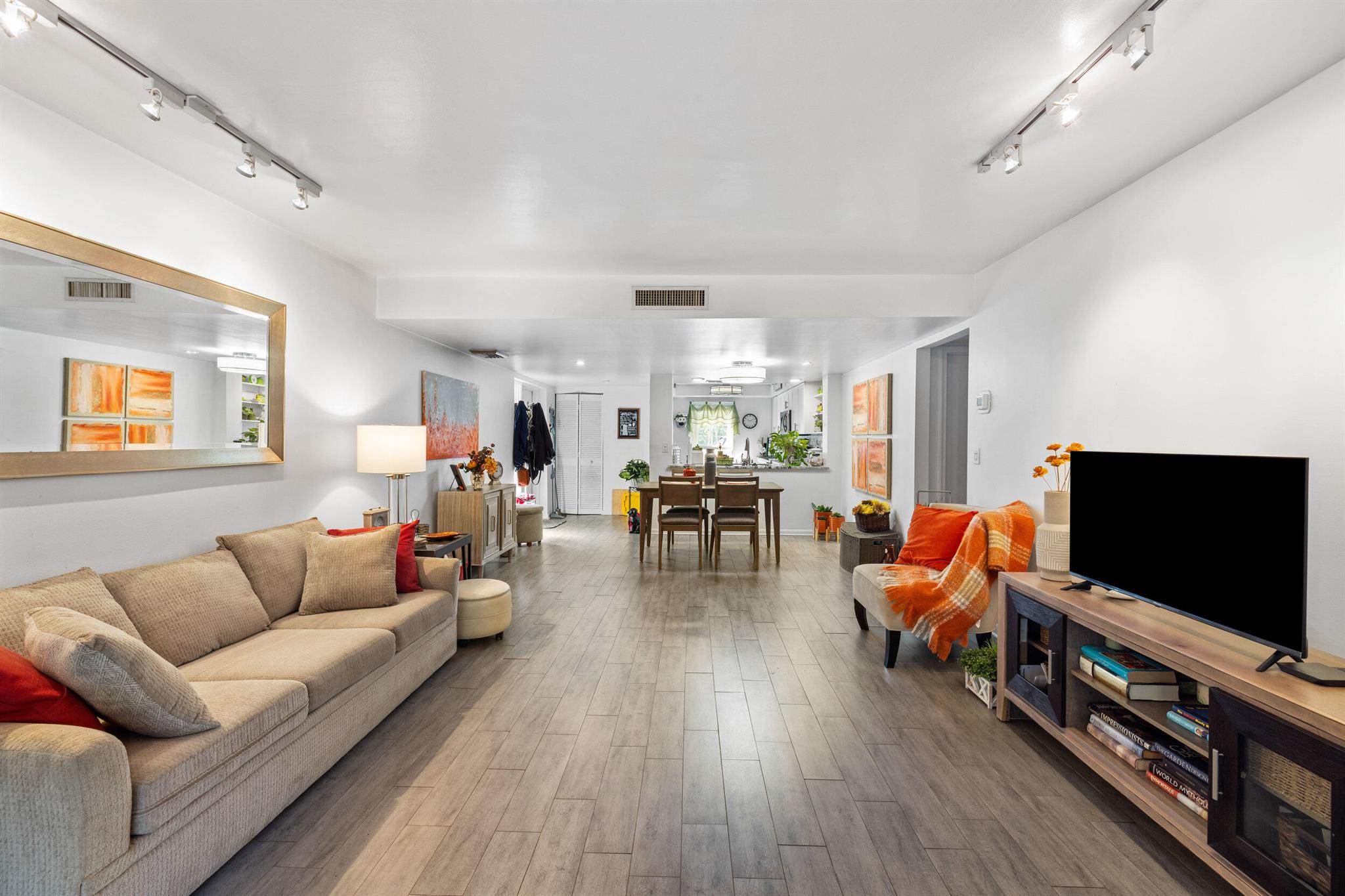 1801 Consulate Place 101