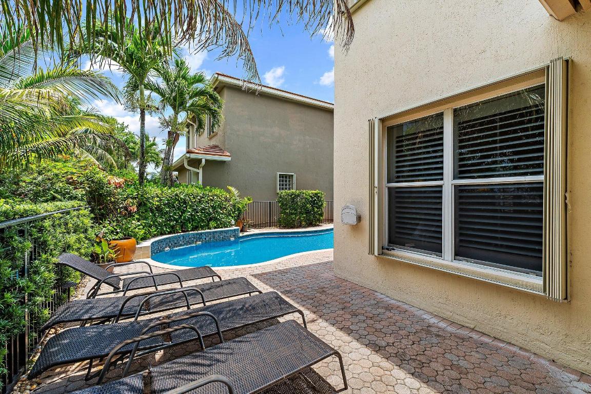 9389 Osprey Isles Boulevard