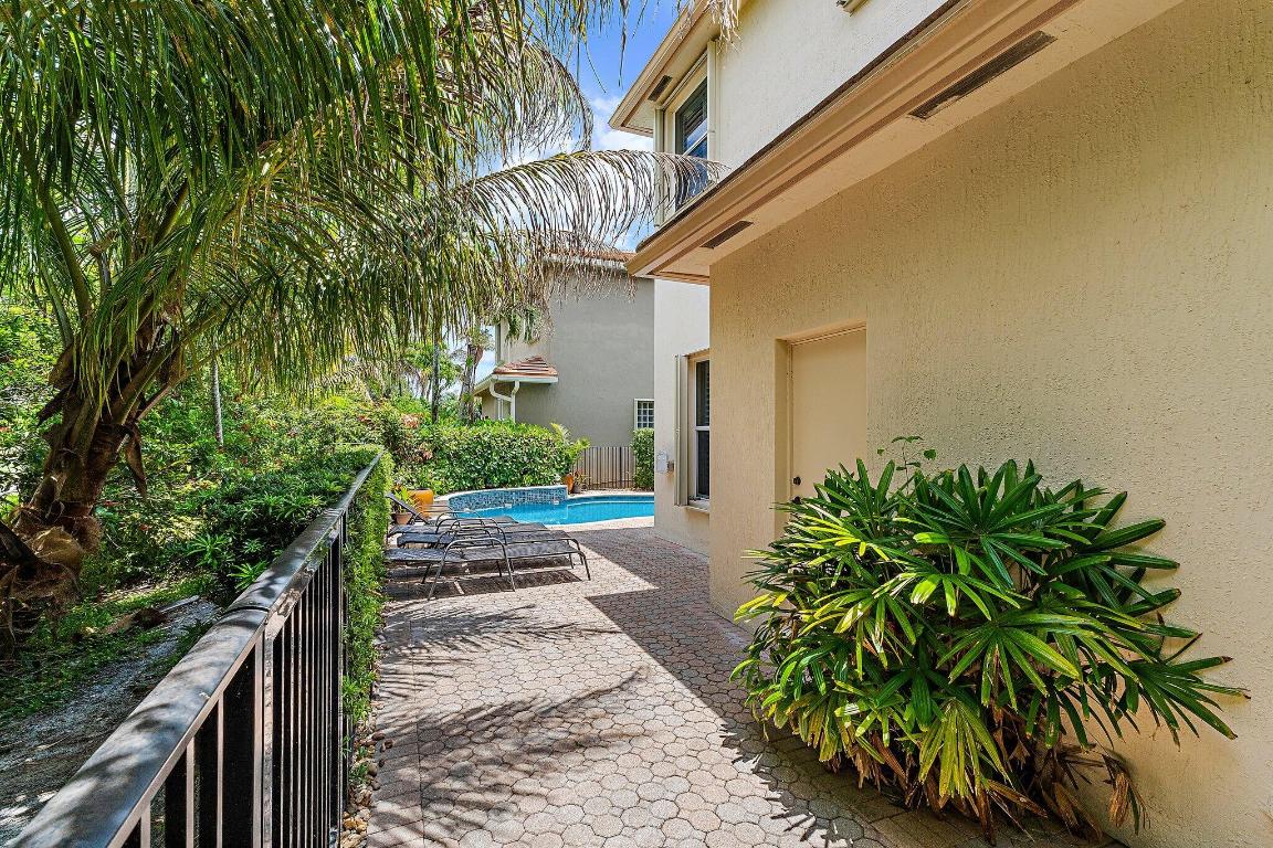 9389 Osprey Isles Boulevard