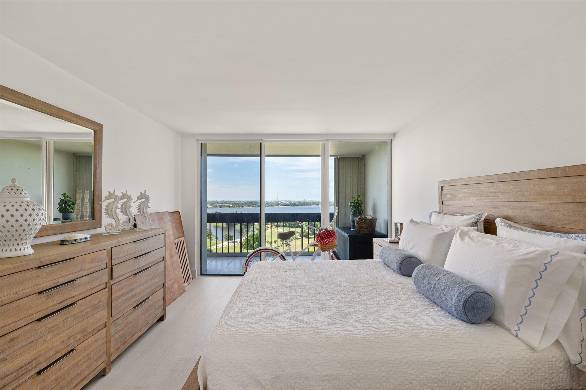 2000 Presidential Way 1702