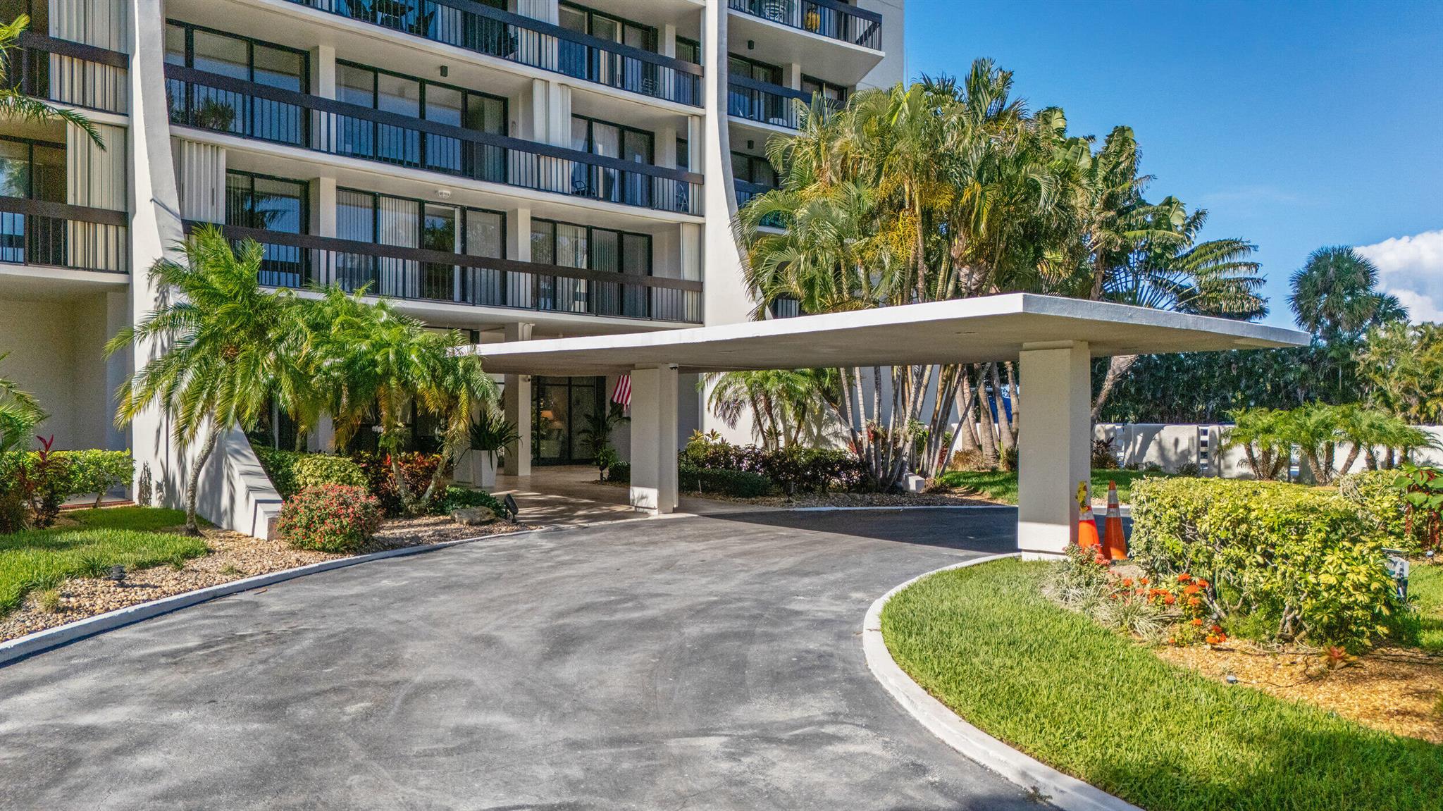 2000 Presidential Way 1702