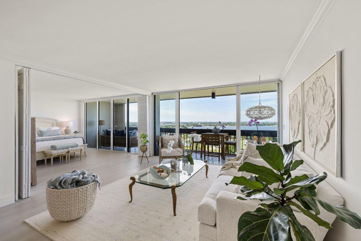 2000 Presidential Way 1702