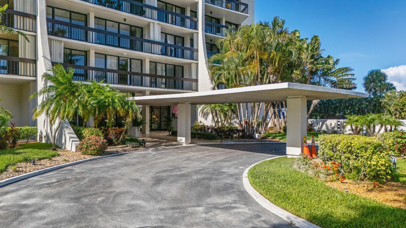 2000 Presidential Way 1702