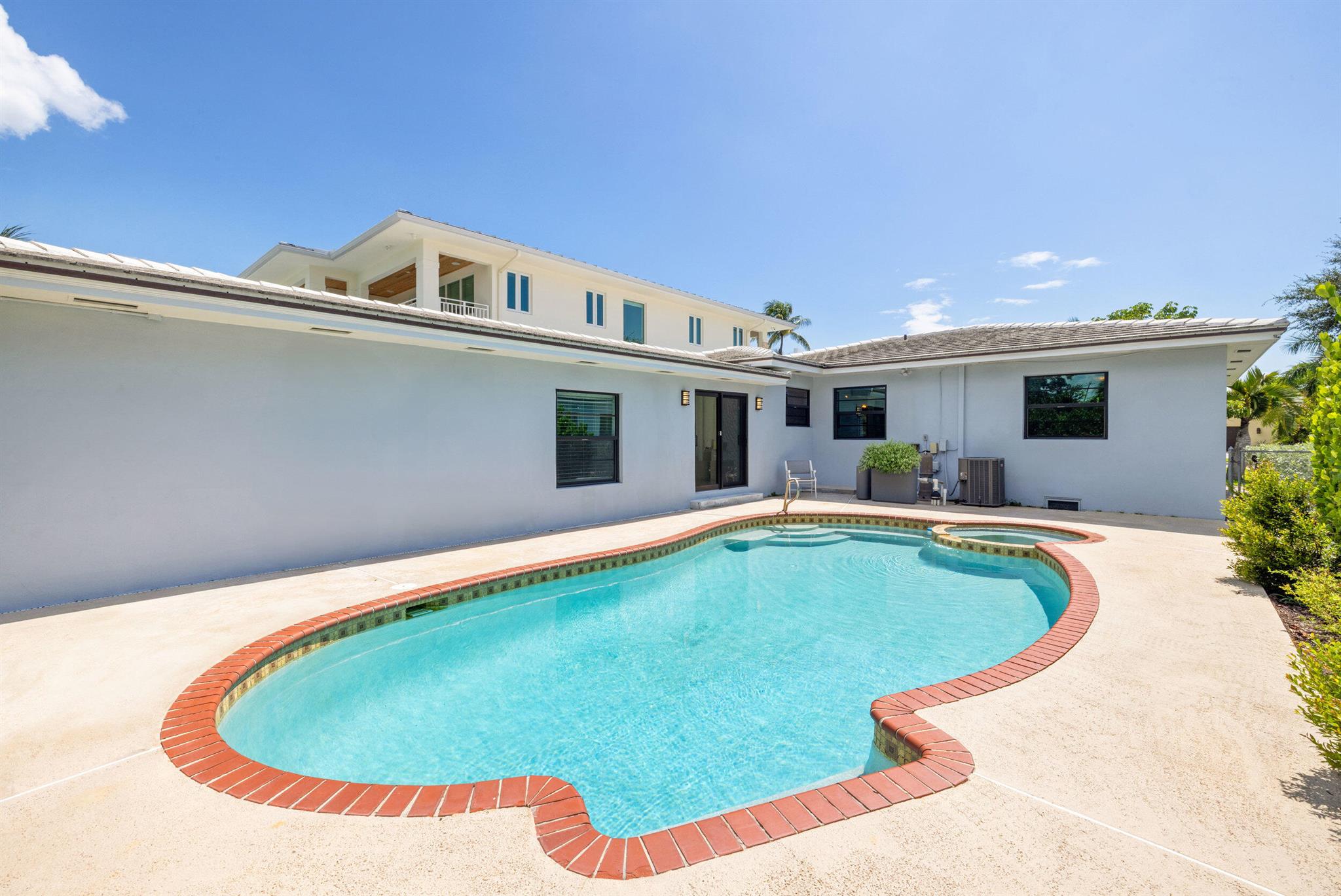 1023 S Palmway