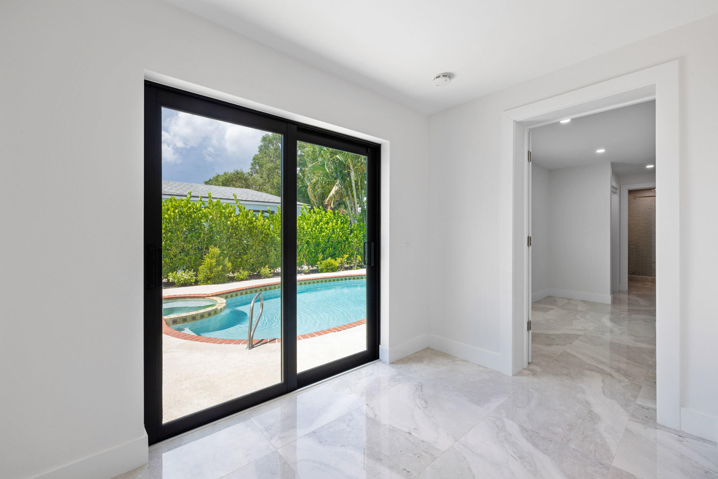 1023 S Palmway