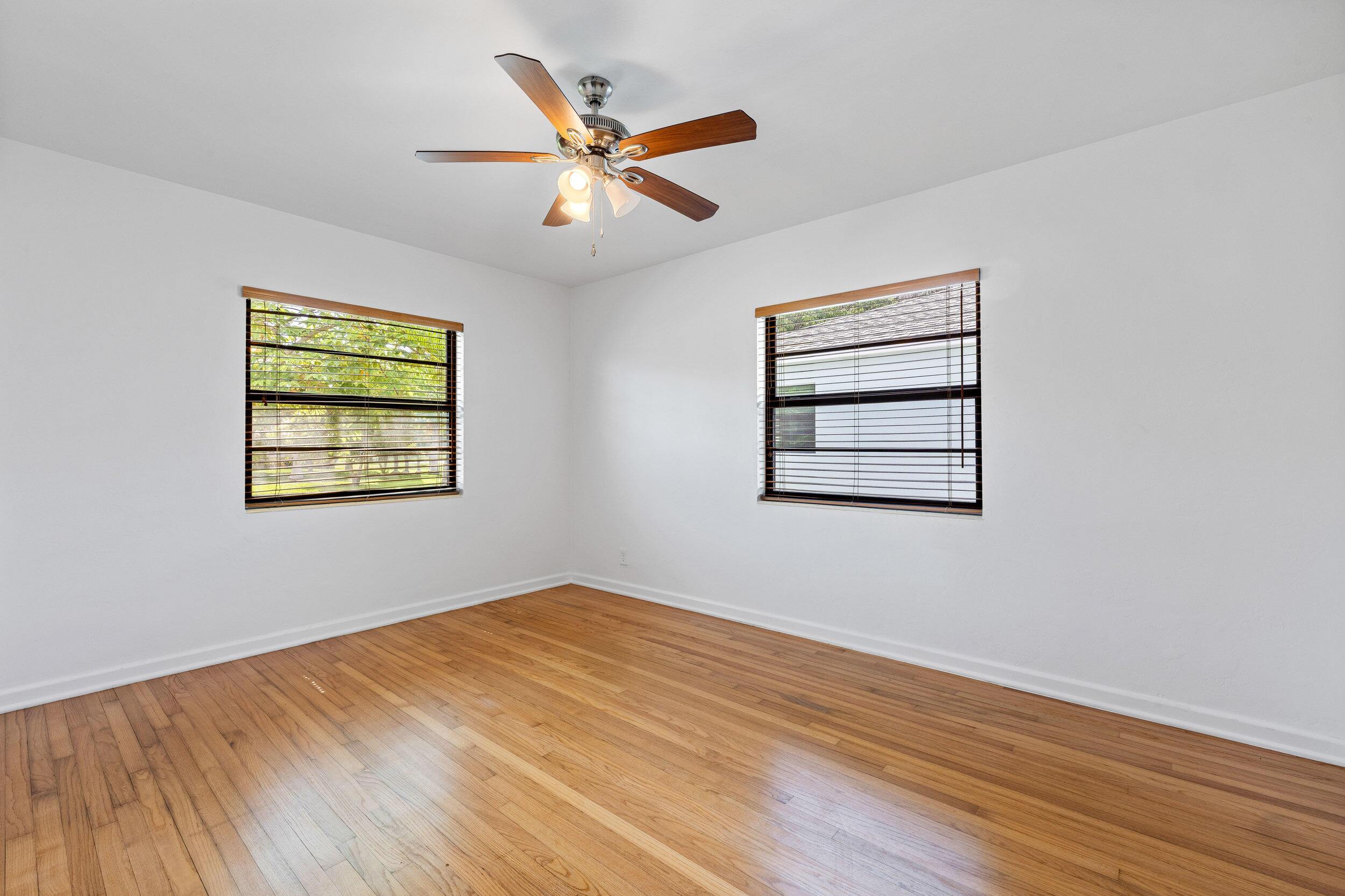 1023 S Palmway