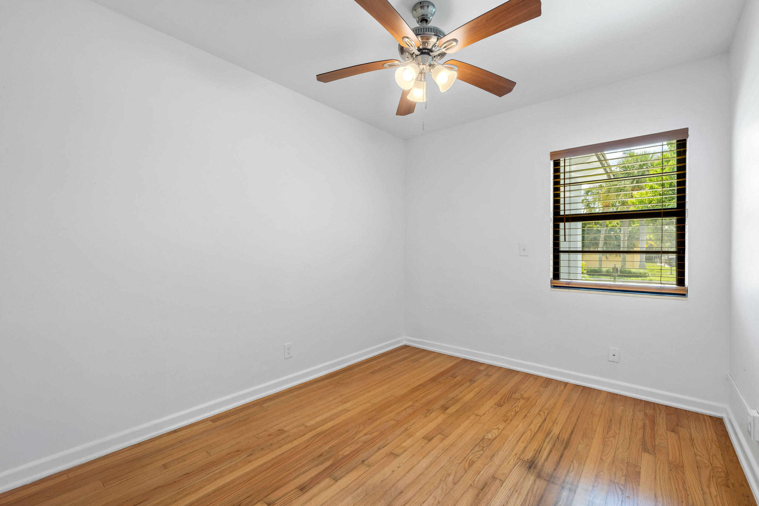 1023 S Palmway