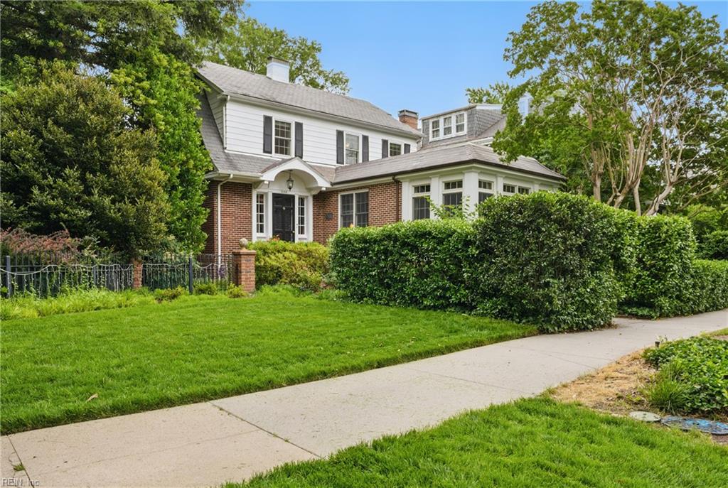 1104 Graydon AVE