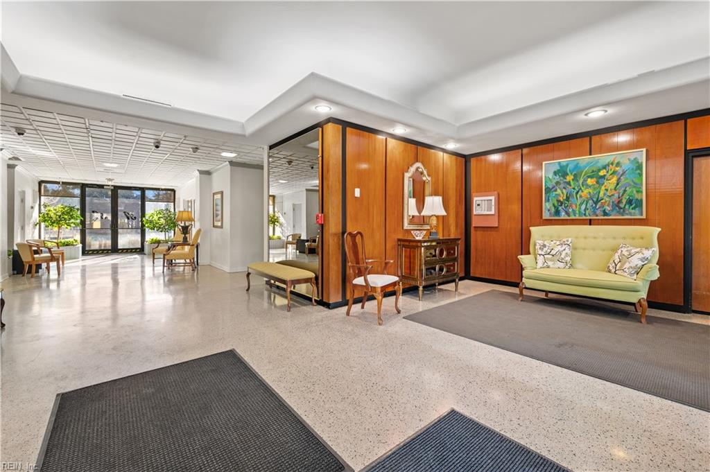 7320 Glenroie Avenue 8E AVE