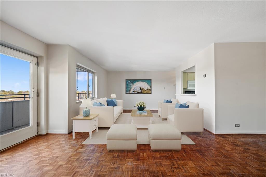 7320 Glenroie Avenue 8E AVE