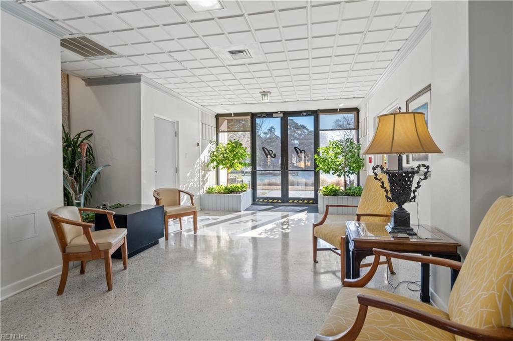 7320 Glenroie Avenue 8E AVE