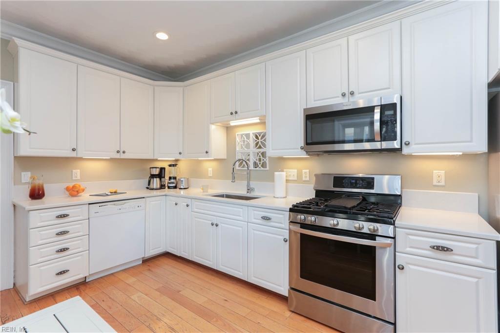 822 W Ocean View AVE