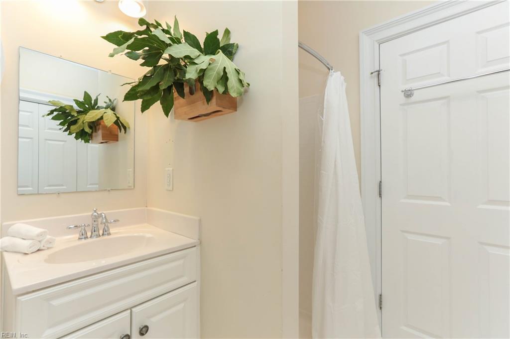 822 W Ocean View AVE