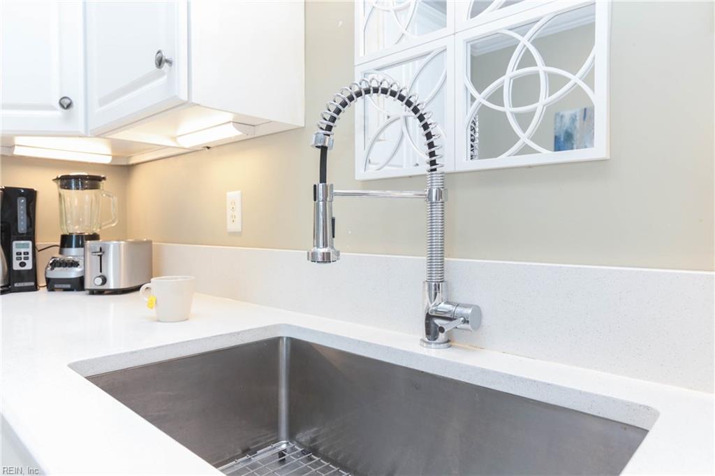 822 W Ocean View AVE