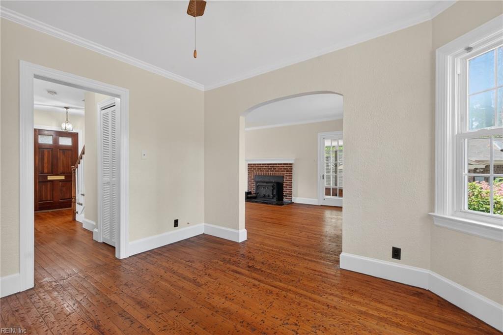 433 Hariton CT