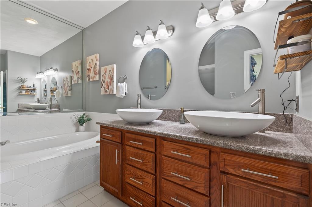 5804 Woodstock PT