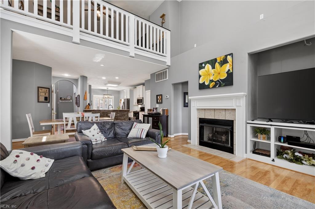 5804 Woodstock PT
