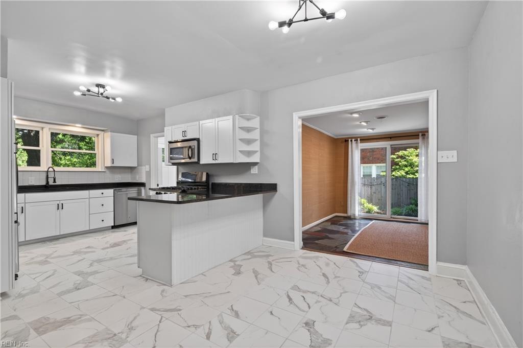 1444 W Princess Anne RD