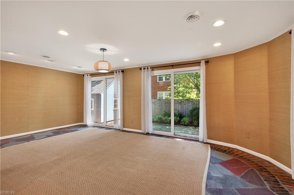 1444 W Princess Anne RD