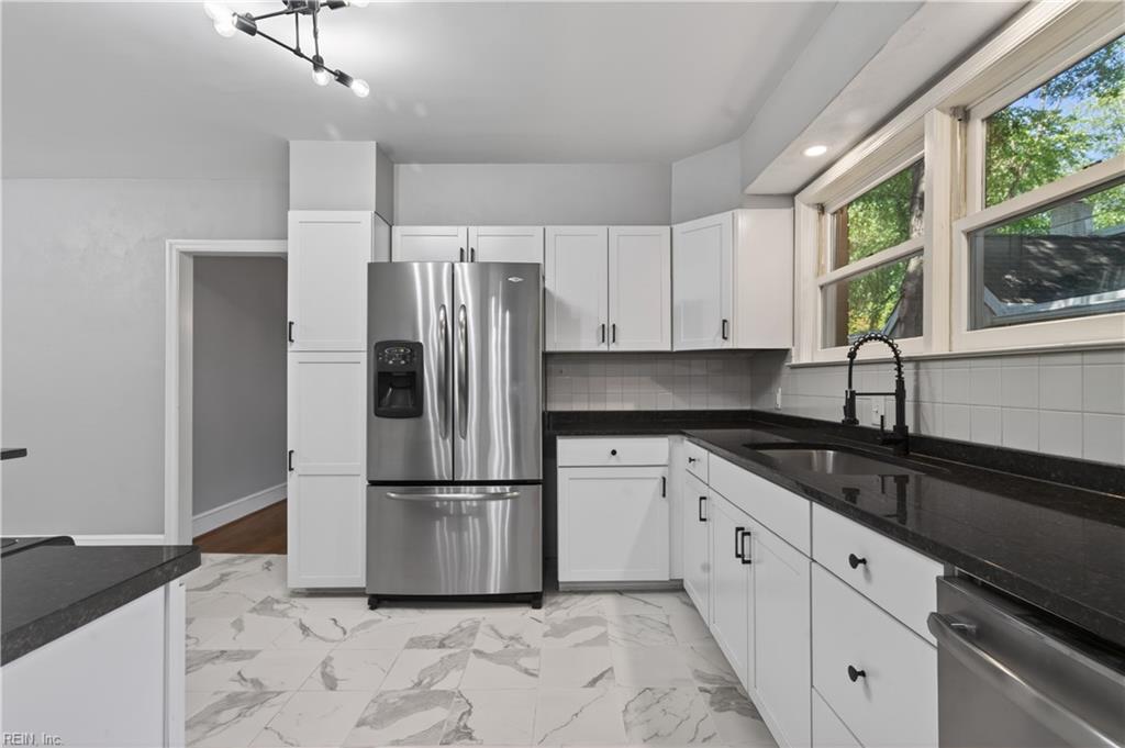 1444 W Princess Anne RD