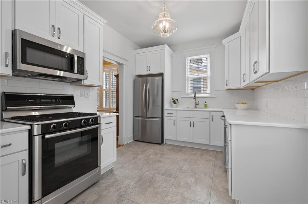 1130 Larchmont CRES