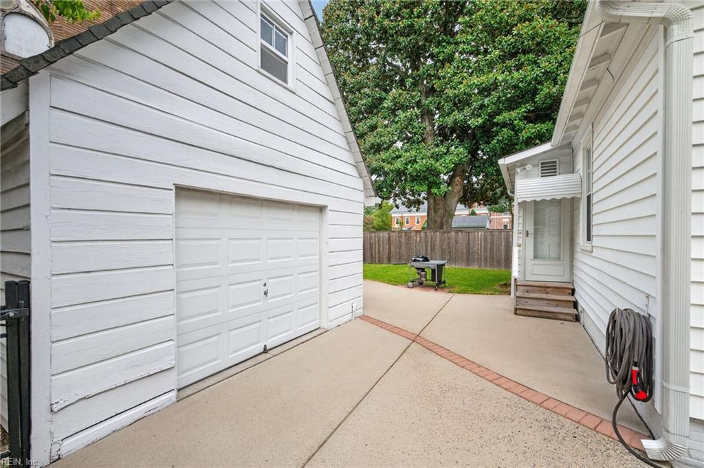 1130 Larchmont CRES