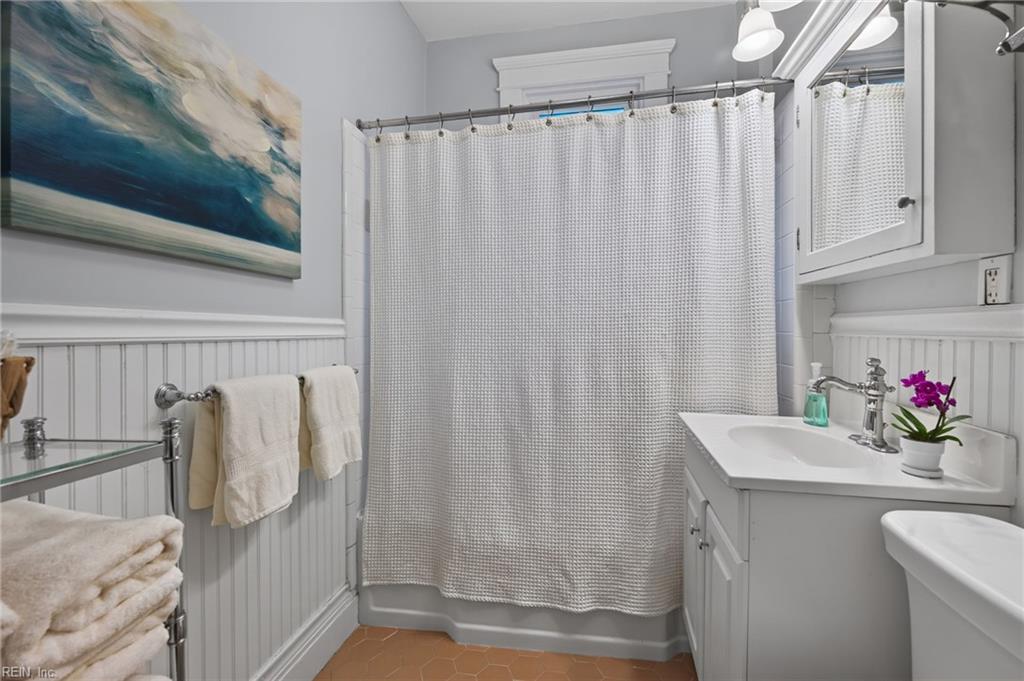 1130 Larchmont CRES