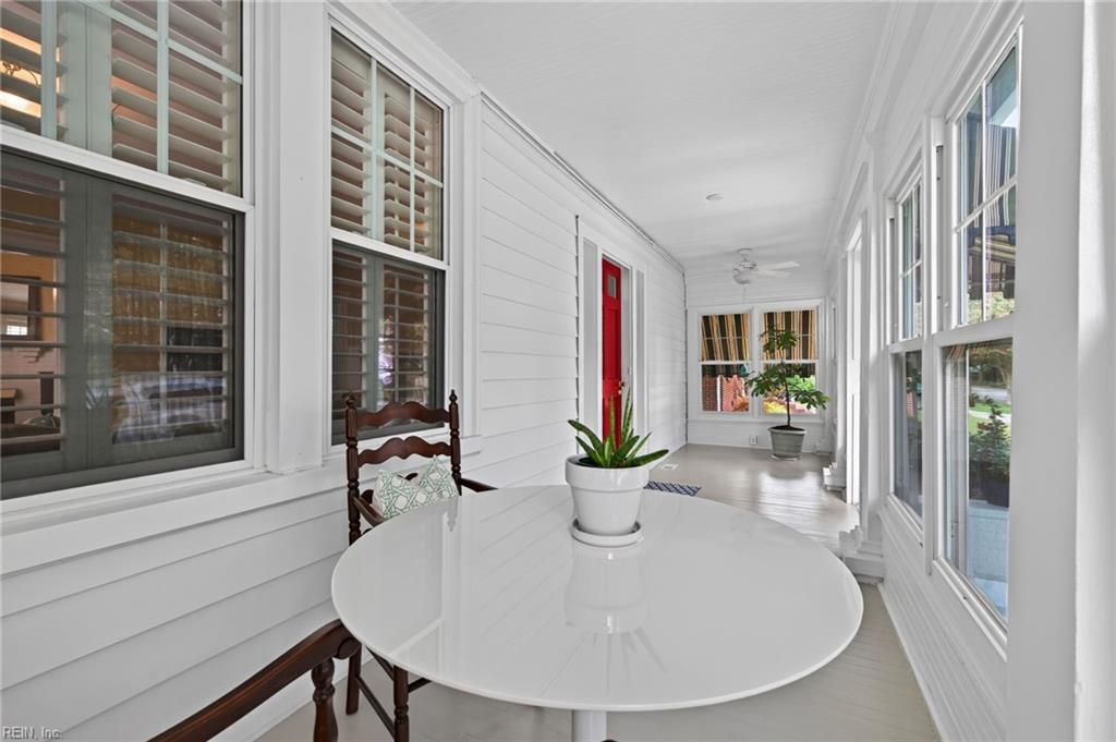 1130 Larchmont CRES