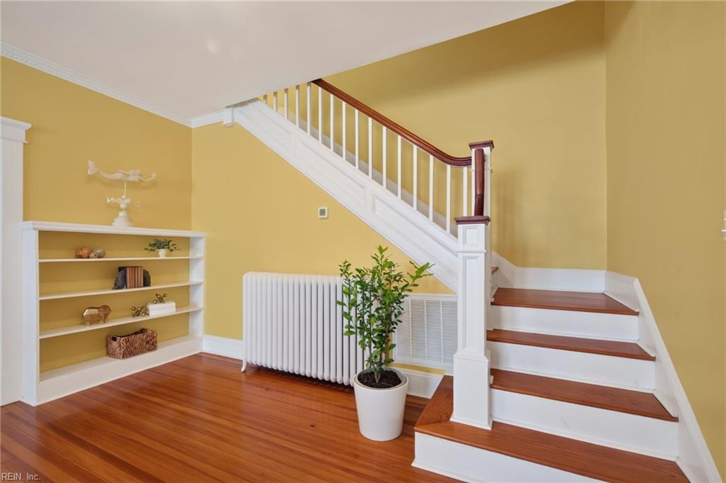 1130 Larchmont CRES