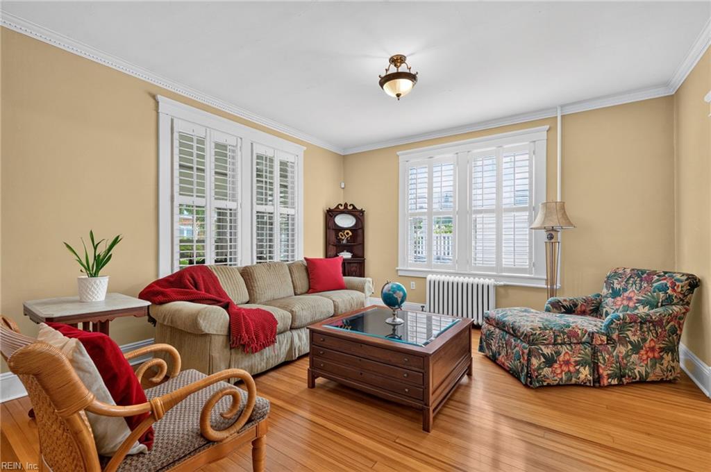 1130 Larchmont CRES