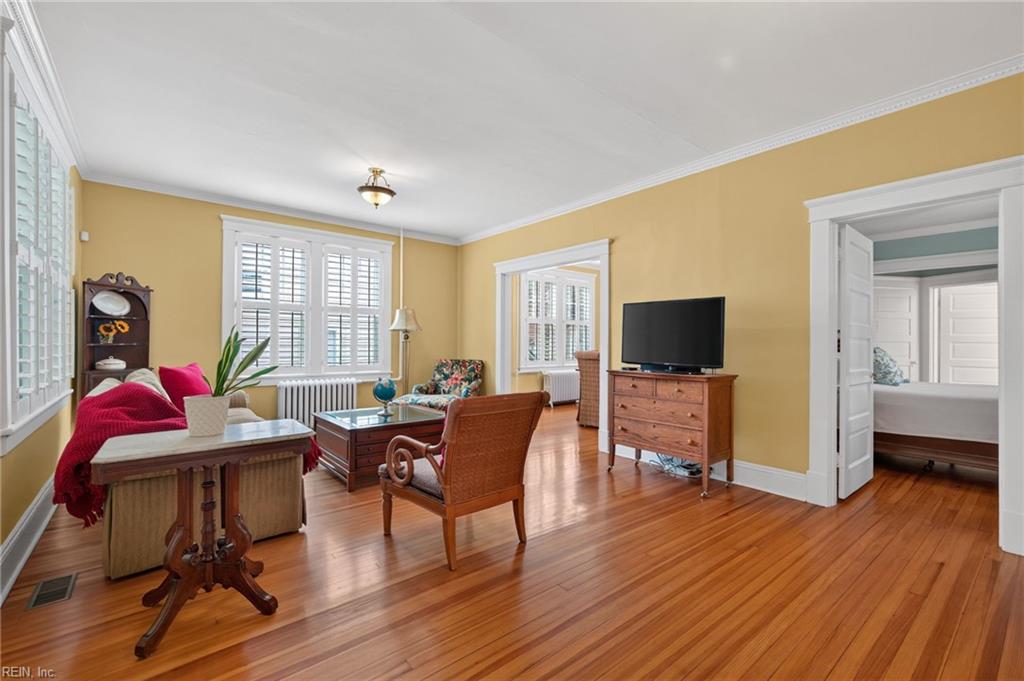 1130 Larchmont CRES