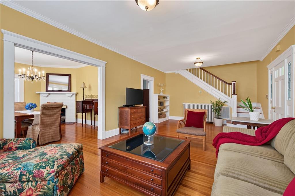 1130 Larchmont CRES
