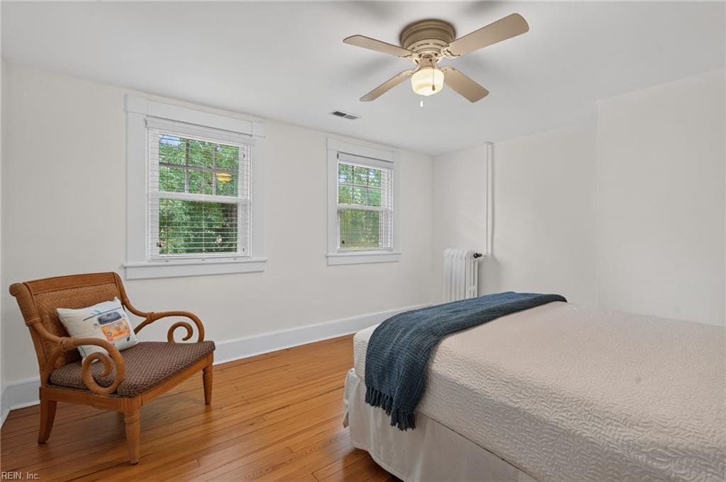 1130 Larchmont CRES