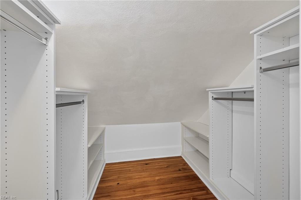 1130 Larchmont CRES