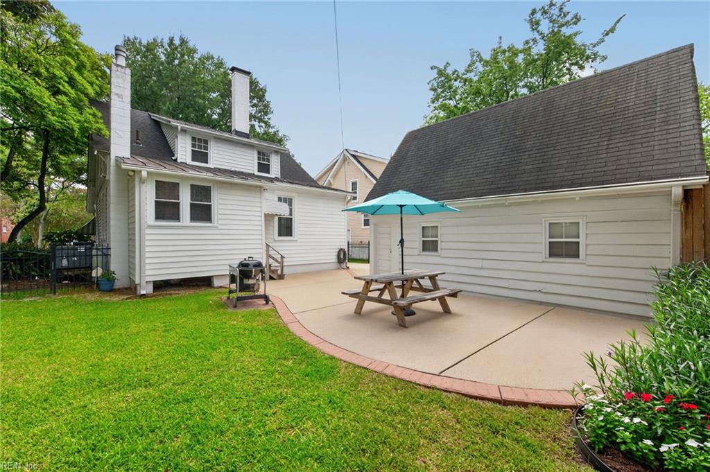 1130 Larchmont CRES
